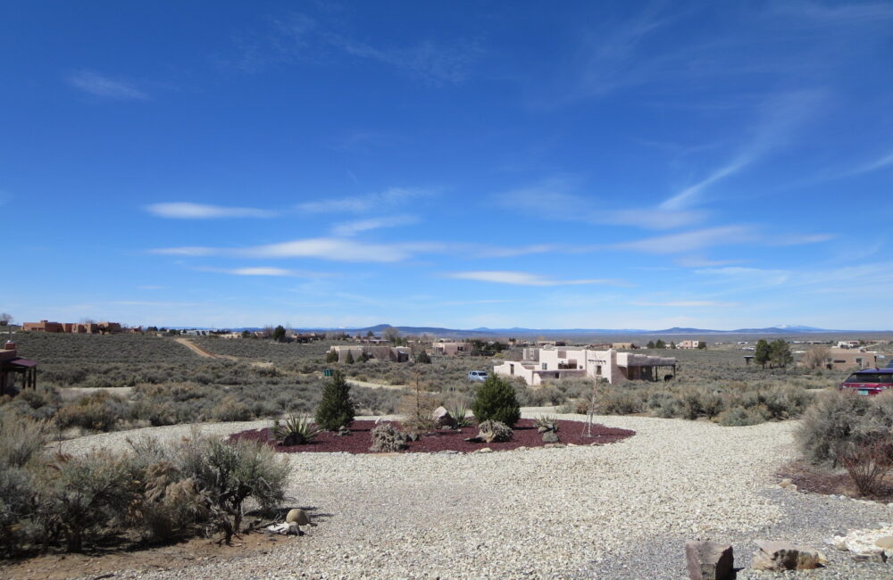 61 Camino de los Arroyos, Taos NM 87571