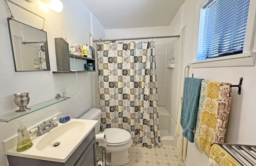 402 Maria Lane, Taos NM 87571