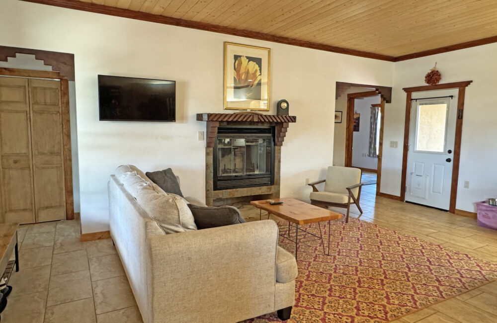 213 Las Olas Drive, Taos NM 87571