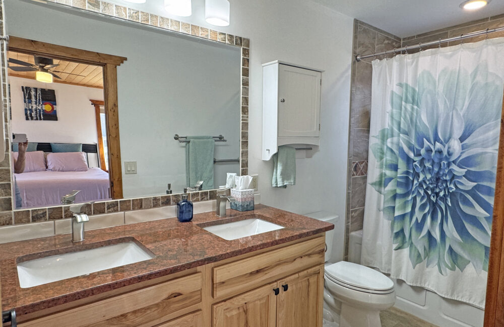 213 Las Olas Drive, Taos NM 87571