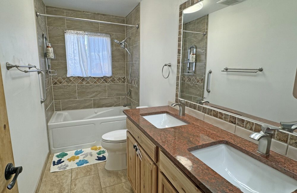 213 Las Olas Drive, Taos NM 87571