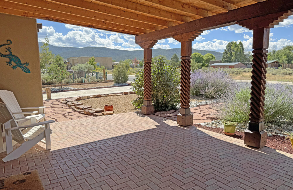 213 Las Olas Drive, Taos NM 87571