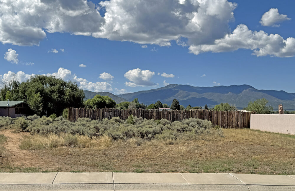 213 Las Olas Drive, Taos NM 87571