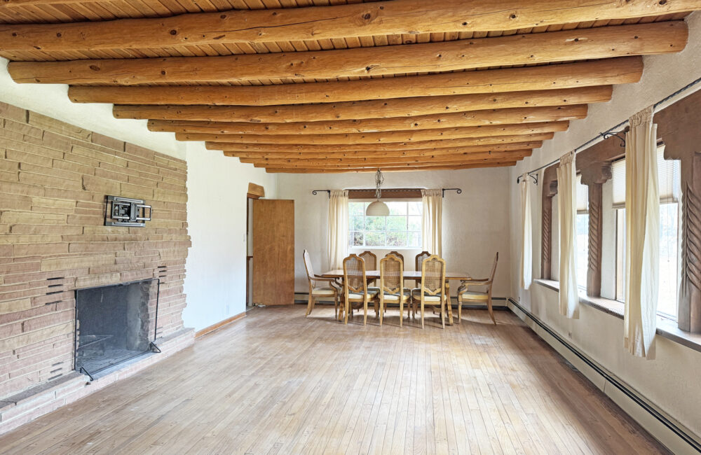 315 Theodora Street, Taos NM 87571