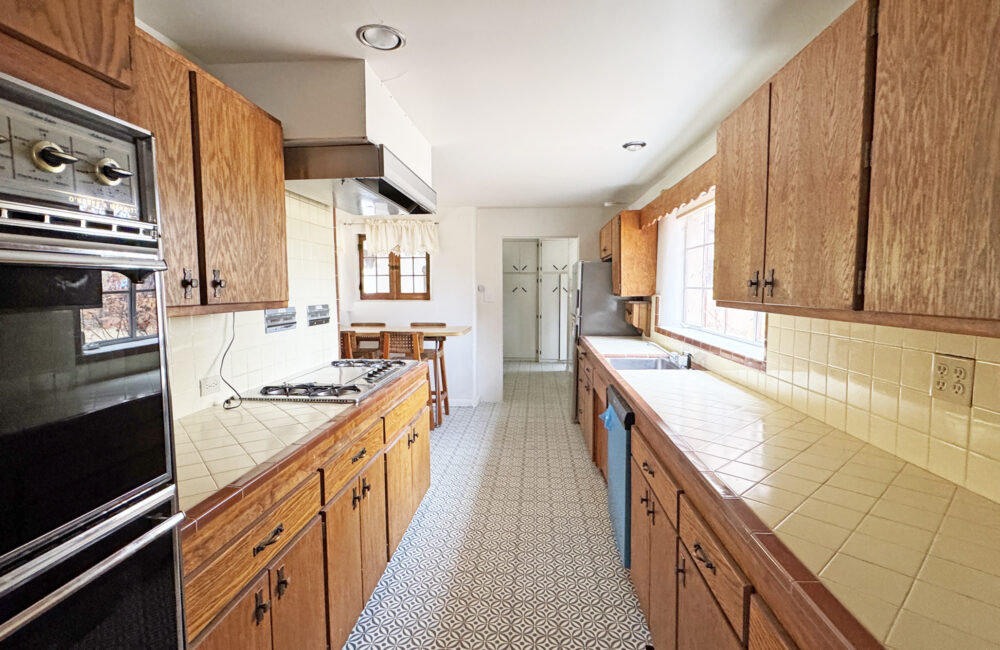 315 Theodora Street, Taos NM 87571
