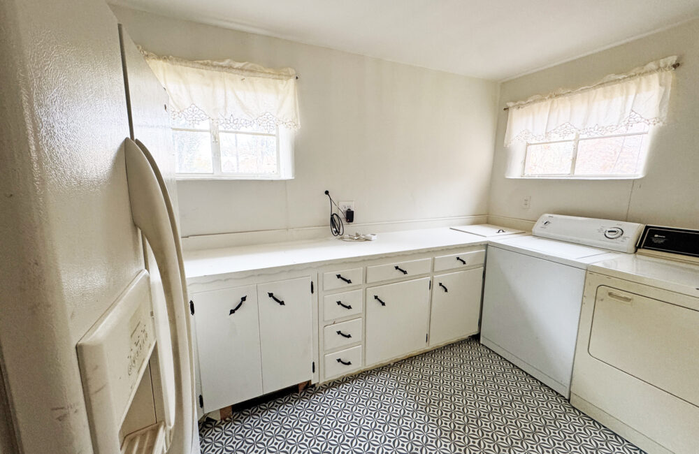 315 Theodora Street, Taos NM 87571