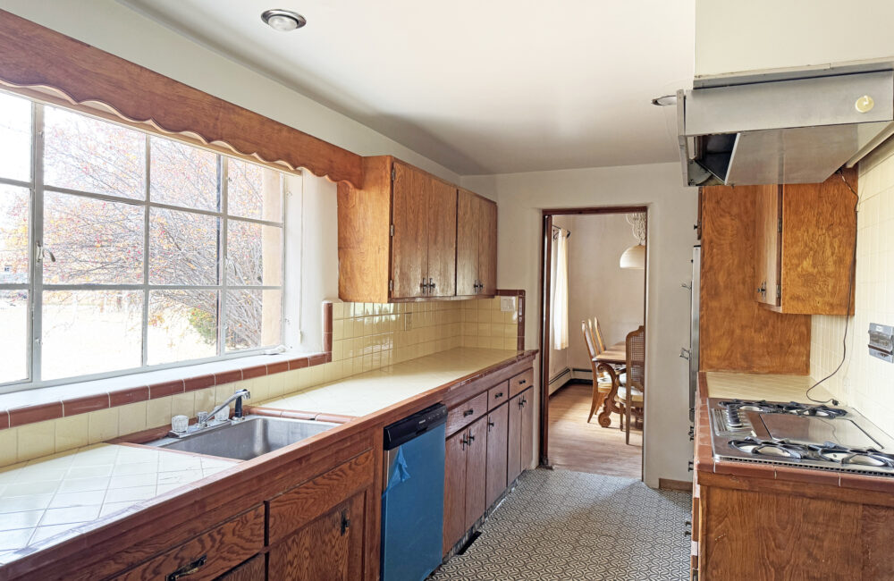 315 Theodora Street, Taos NM 87571