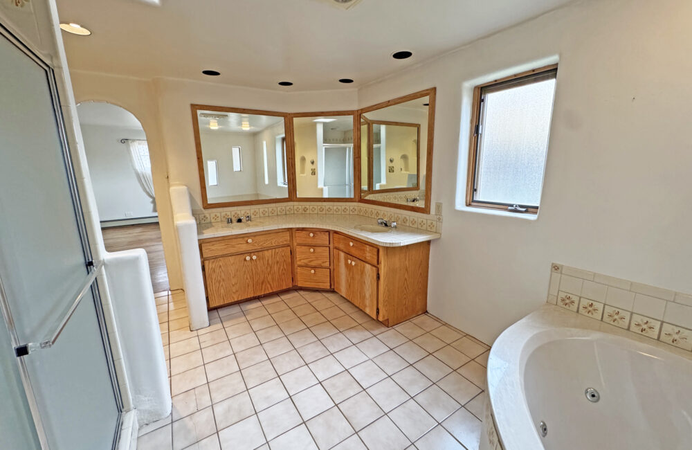 315 Theodora Street, Taos NM 87571