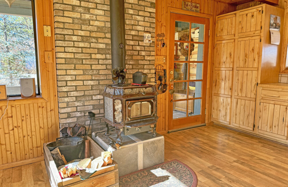 81 Forest Rd 222, Tres Piedras NM 87577