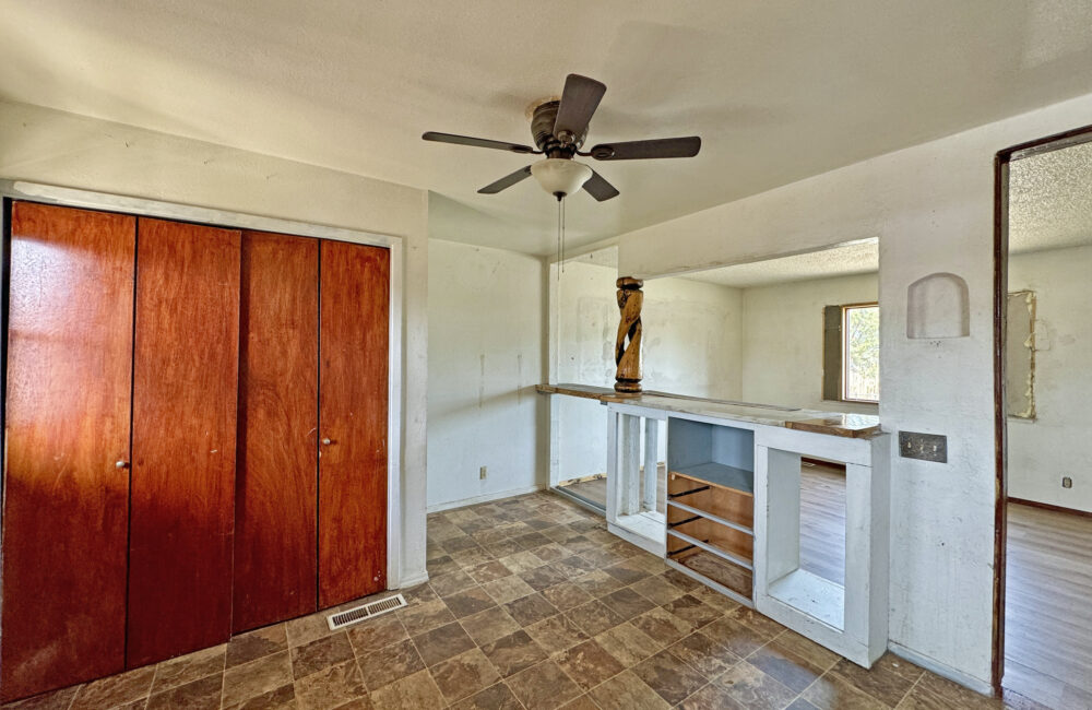 1009 Camino de la Serna, Taos NM 87571