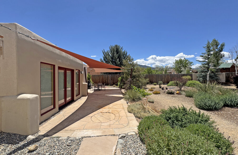 363 Monte Vista Road, Taos NM 87571