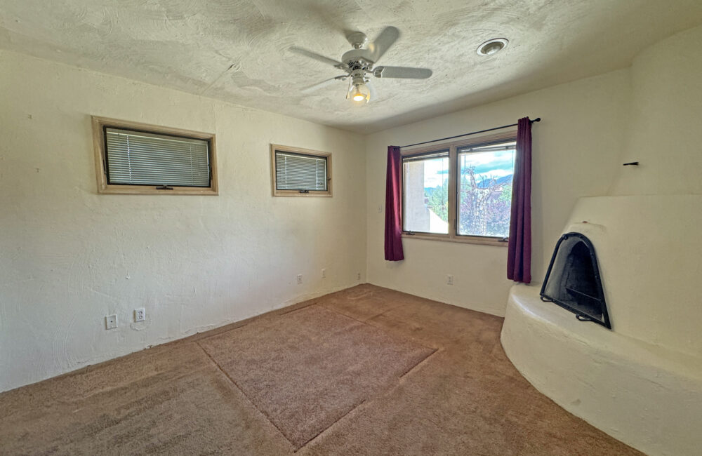 363 Monte Vista Road, Taos NM 87571